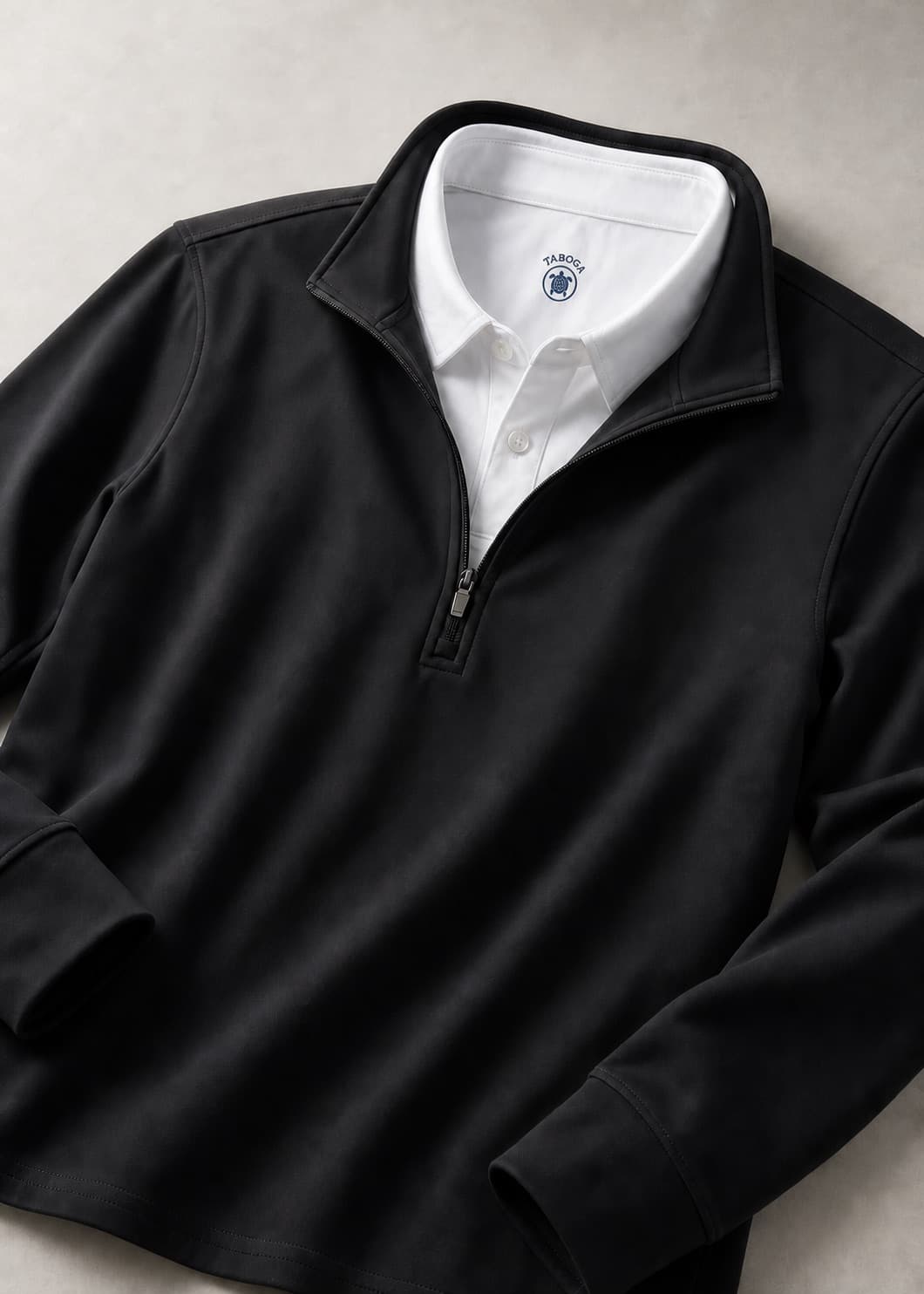 Quarter Zip Polo en negro — vista frontal